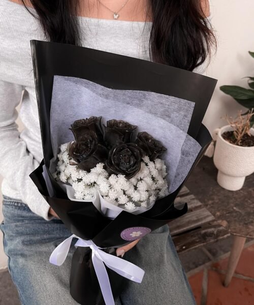 Luxe Shiny Black Serene Rose Bouquet