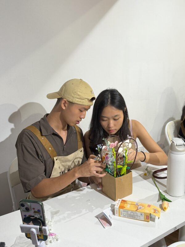 date ideas singapore, customised bouquet